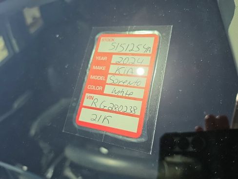 Certified 2024 Kia Sorento EX w/ Panoramic Sunroof Package FWD image 9