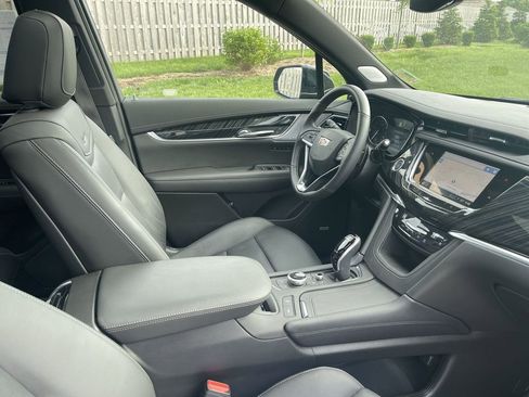 Certified 2024 Cadillac XT6 Premium Luxury w/ LPO, Floor Liner Package AWD/4WD image 36