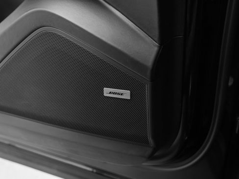 Used 2023 Porsche Cayenne Platinum Edition image 40