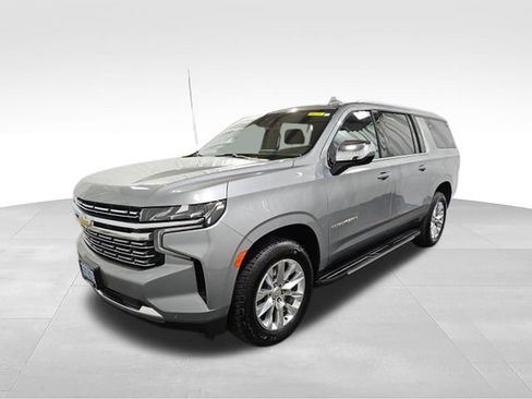 Used 2023 Chevrolet Suburban Premier AWD/4WD image 34