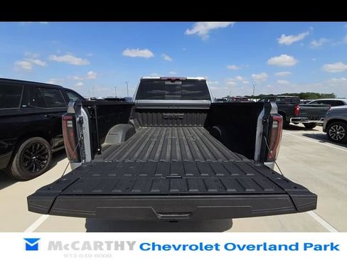 Used 2025 GMC Sierra 2500 AT4X w/ AT4X AEV Edition image 4