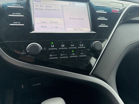 Used 2018 Toyota Camry LE image 24