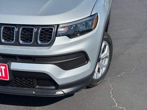 Used 2025 Jeep Compass Sport AWD/4WD image 7