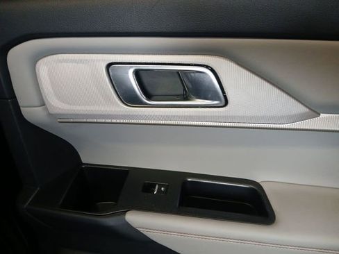 Used 2025 Ford Explorer Active w/ Active Comfort Package image 49