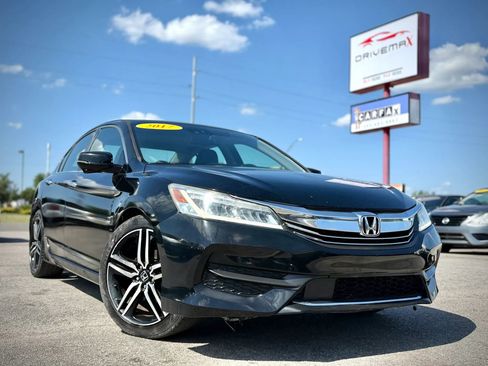 Used 2017 Honda Accord Touring image 1