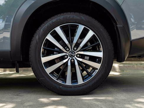 Used 2023 Nissan Pathfinder Platinum FWD image 15