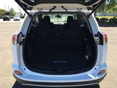 Used 2017 Toyota RAV4 XLE AWD/4WD image 6