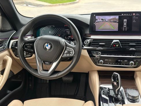 Used 2022 BMW 530i w/ Premium Package image 19