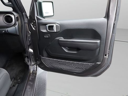 Used 2021 Jeep Gladiator Willys image 17