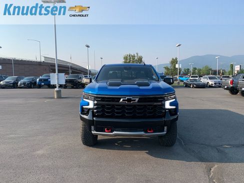 Used 2022 Chevrolet Silverado 1500 ZR2 w/ Technology Package AWD/4WD image 2
