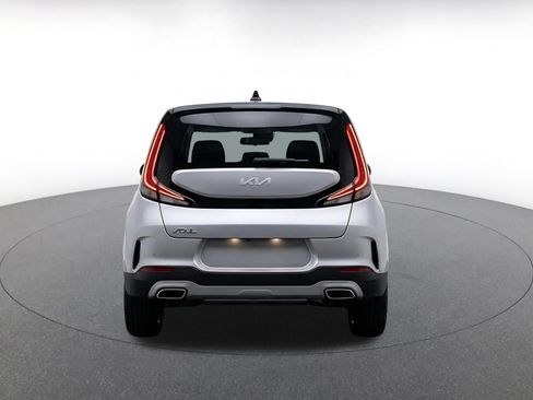 Used 2025 Kia Soul LX w/ LX Technology Package FWD image 8