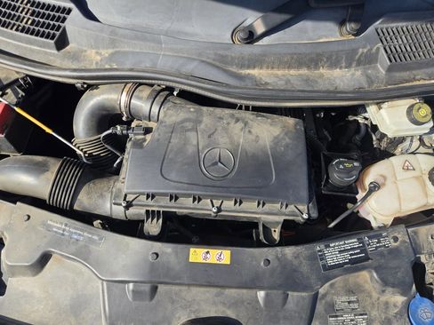 Used 2018 Mercedes-Benz Metris Passenger image 34