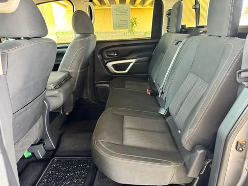 Used 2018 Nissan Titan SV AWD/4WD image 19