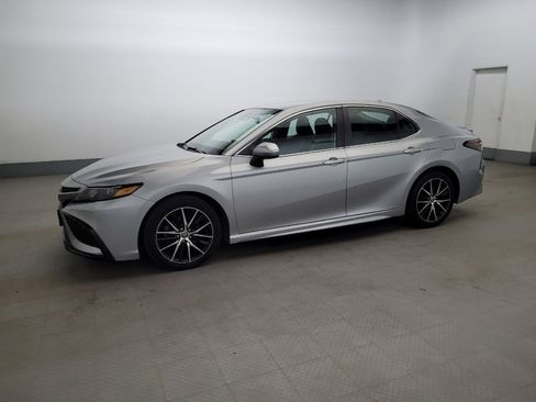 Used 2021 Toyota Camry SE FWD image 2