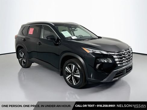 Certified 2025 Nissan Rogue SL w/ Tech Package AWD/4WD image 3