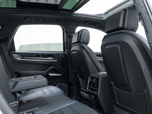 Certified 2024 Porsche Cayenne Turbo image 32