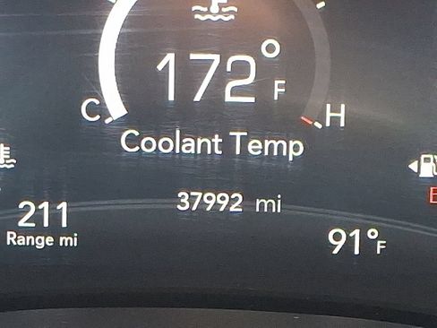 Used 2025 Chrysler Pacifica Select FWD image 5