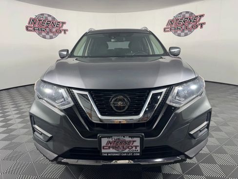 Used 2020 Nissan Rogue SV image 2