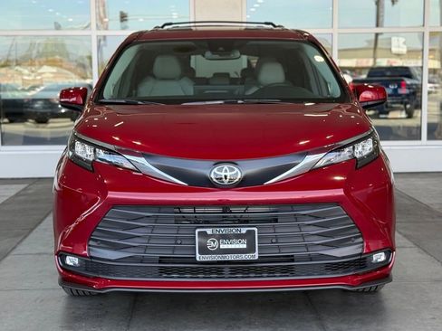 New 2026 Toyota Sienna XLE image 4