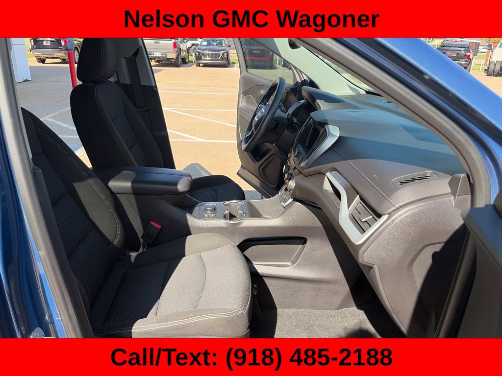 Used 2024 GMC Terrain SLE w/ Driver Convenience Package FWD image 19