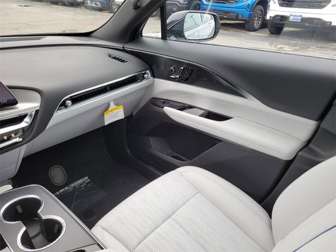 New 2025 Cadillac Lyriq Luxury image 15