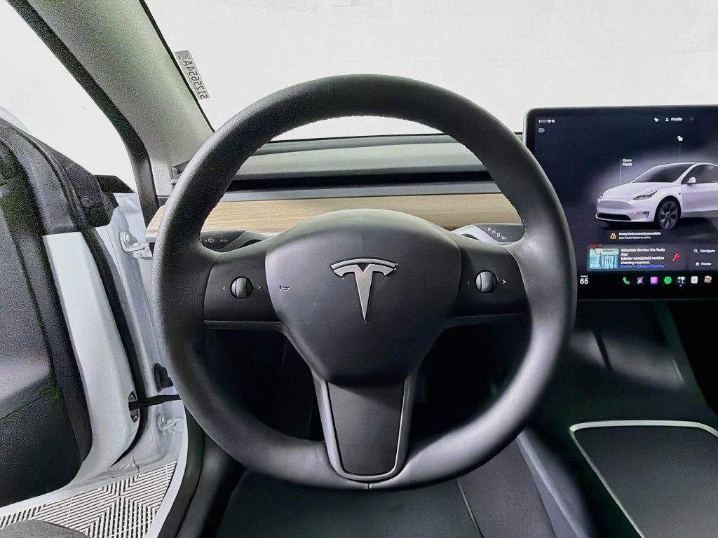 Used 2025 Tesla Model Y Long Range AWD/4WD image 15