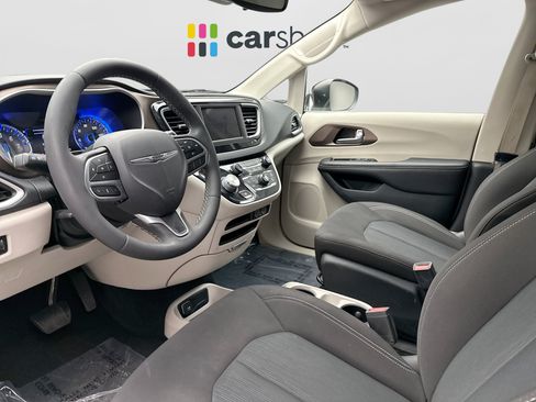 Used 2023 Chrysler Voyager LX FWD image 10