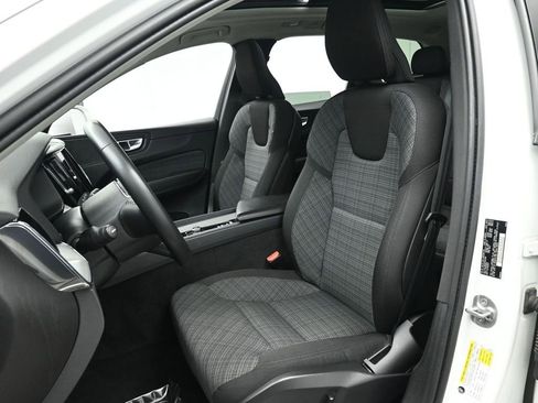 Used 2023 Volvo XC60 B5 Core image 13