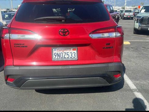 Used 2024 Toyota Corolla Cross SE w/ Moonroof Package image 2