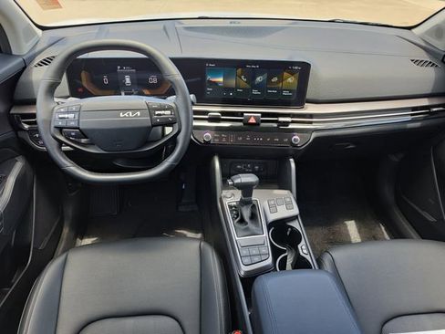 Used 2026 Kia Sportage EX FWD image 8