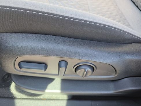 Used 2023 Chevrolet Equinox LT FWD image 13