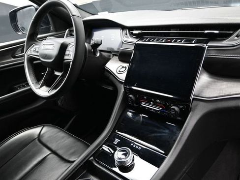 Used 2024 Jeep Grand Cherokee L Limited w/ Luxury Tech Group II image 14