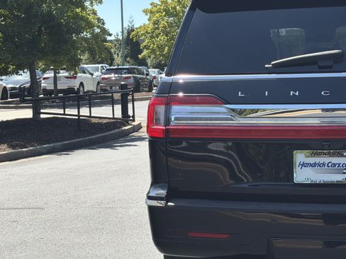 Used 2020 Lincoln Navigator Reserve w/ Luxury Package AWD/4WD image 22