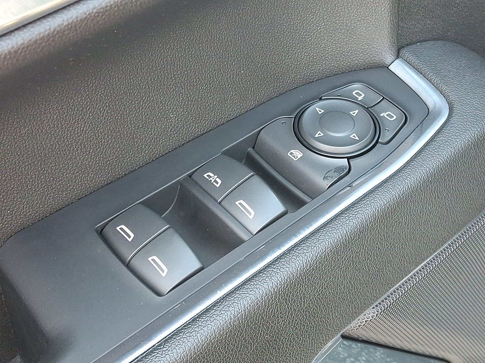 Used 2023 Chevrolet Silverado 1500 LT AWD/4WD image 15