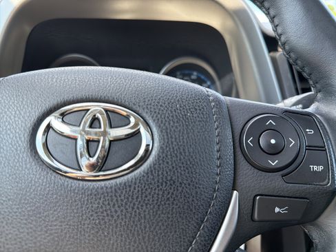 Used 2017 Toyota RAV4 XLE FWD image 3