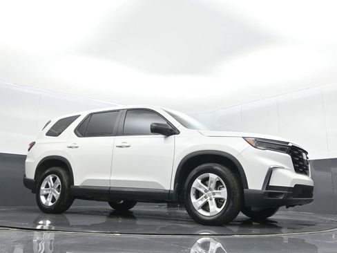 Used 2024 Honda Pilot LX image 26