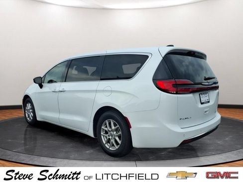 Used 2024 Chrysler Pacifica Touring-L FWD image 3