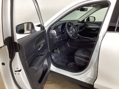 Used 2025 Toyota Grand Highlander AWD Hybrid image 9