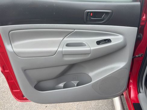 Used 2012 Toyota Tacoma 4x4 Double Cab image 12