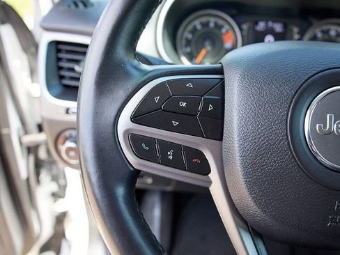 Used 2019 Jeep Cherokee Latitude Plus image 21