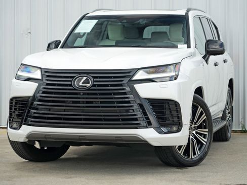 Used 2023 Lexus LX 600 Luxury w/ Appearance Package image 3