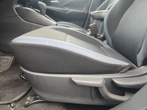 Used 2025 Nissan Versa SV FWD image 18