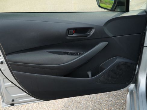 Used 2023 Toyota Corolla LE FWD image 11