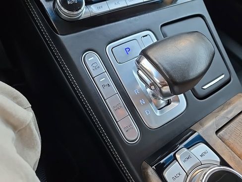 Used 2022 Genesis G90 3.3T Premium image 23