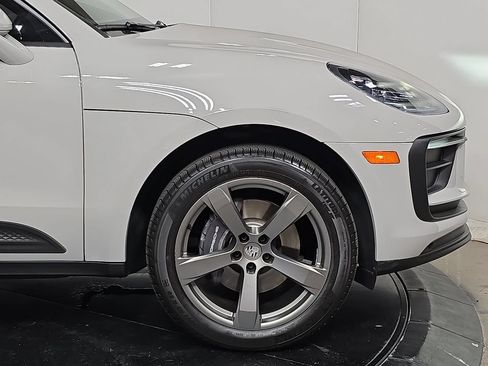 Certified 2023 Porsche Macan AWD/4WD image 11