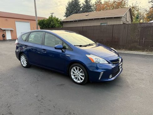 Used 2012 Toyota Prius V Five image 3