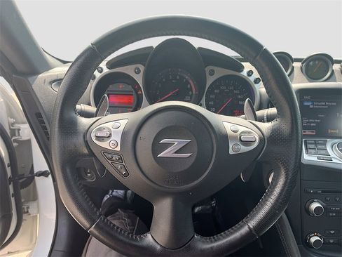 Used 2018 Nissan 370Z w/ Sport Package image 11