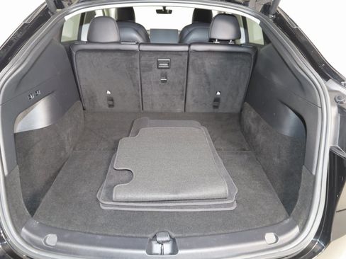 Used 2022 Tesla Model Y Long Range image 48