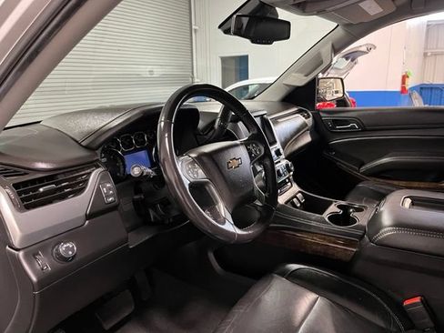 Used 2020 Chevrolet Suburban LT RWD image 22