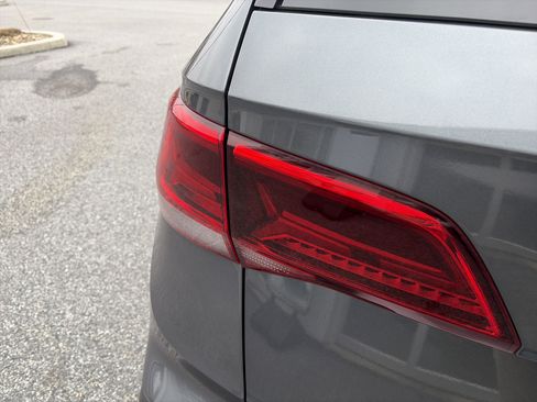 Used 2022 Volkswagen Taos S image 8